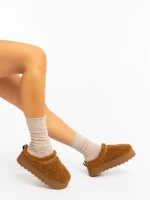 Amaria tevebarna női papucs textil anyagból