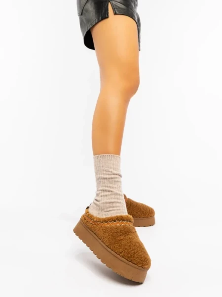 Amaria tevebarna női papucs textil anyagból