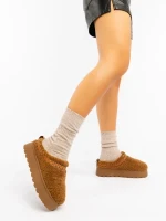 Amaria tevebarna női papucs textil anyagból