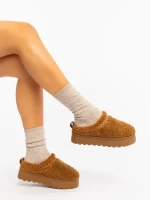 Amaria tevebarna női papucs textil anyagból