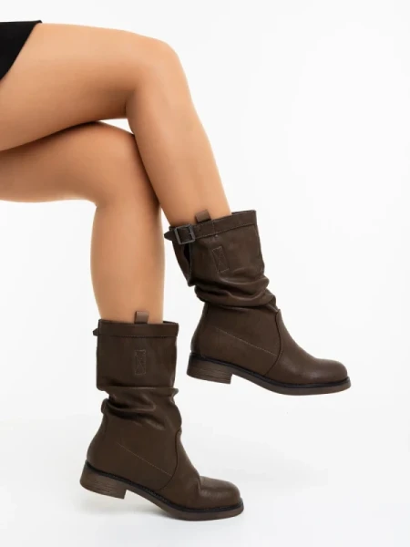 Harika barna női csizma ökológiai bőrből