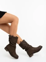 Harika barna női csizma ökológiai bőrből