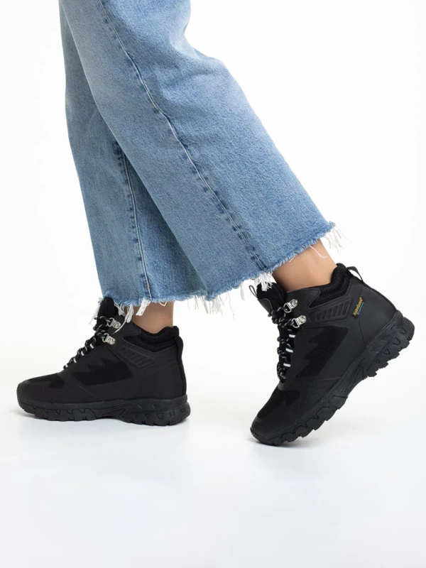 Paityn fekete női bakancs, műbőrből és textil anyagból készült