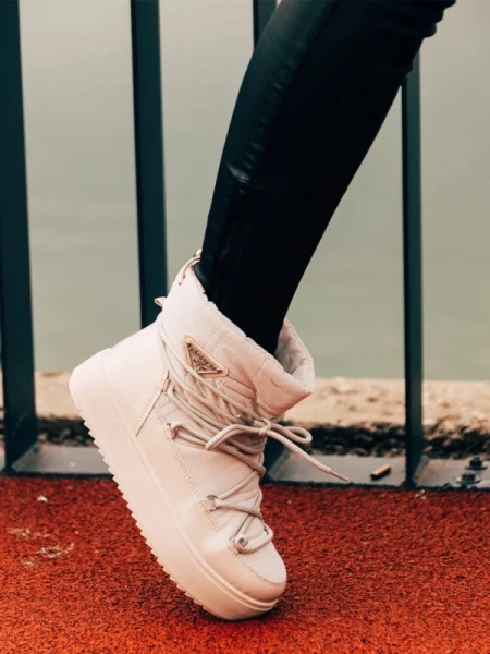 Galena bézs női csizma lakkozott ökológiai bőrből és textil anyagból