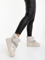 Galena bézs női csizma lakkozott ökológiai bőrből és textil anyagból