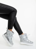 Galena ezüstszinű női csizma lakkozott ökológiai bőrből és textil anyagból