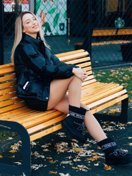 Nicova fekete női csizma ökológiai bőrből és anyagból