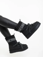 Nicova fekete női csizma ökológiai bőrből és anyagból