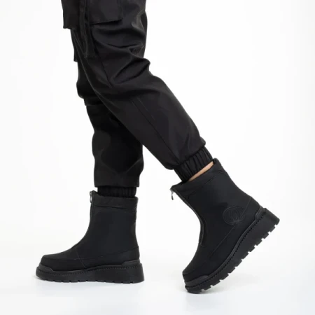 Lilith fekete női csizma, műbőrből készült