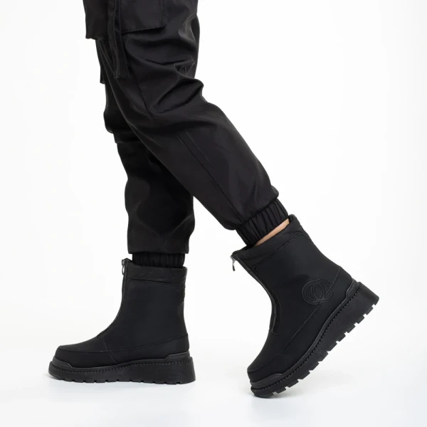 Lilith fekete női csizma, műbőrből készült