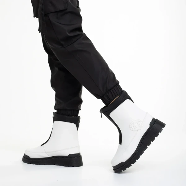 Lilith fehér női csizma, műbőrből készült