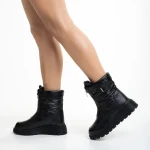 Rinda fekete női csizma, textil anyagból készült