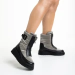 Rinda szürke női csizma, textil anyagból készült