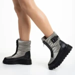 Rinda szürke női csizma, textil anyagból készült