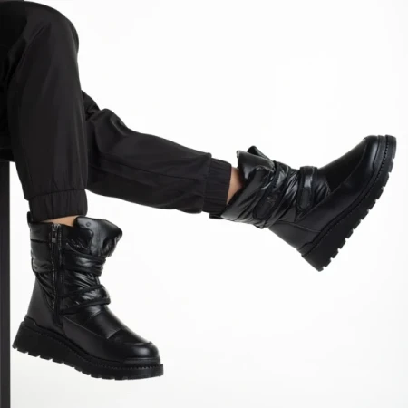 Xiomara fekete női csizma, műbőrből és textil anyagból készült