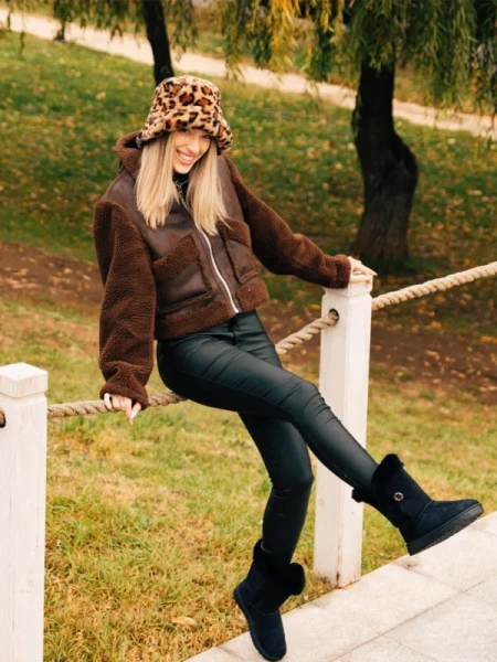 Zeltana fekete női csizma textil anyagból