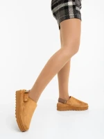 Luara tevebarna női papucs textil anyagból