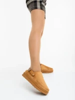 Luara tevebarna női papucs textil anyagból