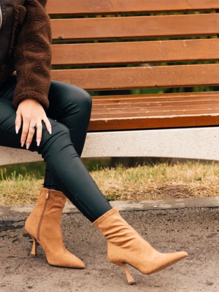 Adisia bézs női bokacsizma textil anyagból