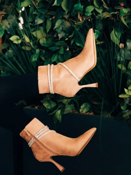 Lunima bézs női bokacsizma textil anyagból