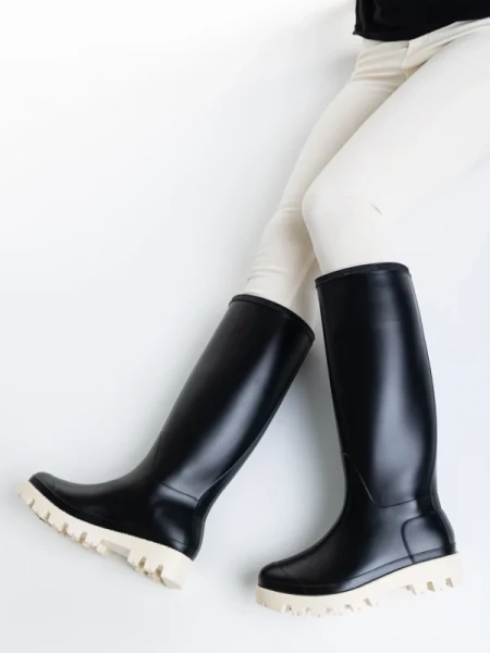 Filippa fekete és bézs női csizma, gumiból készült