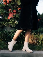 Ramata bézs női csizma, műbőrből és textil anyagból készült