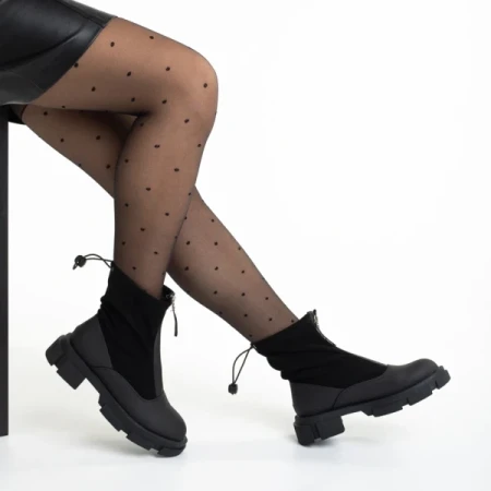 Ramata fekete női csizma, műbőrből és textil anyagból készült