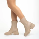 Sumeya bézs női csizma, szintetikus anyagból készült