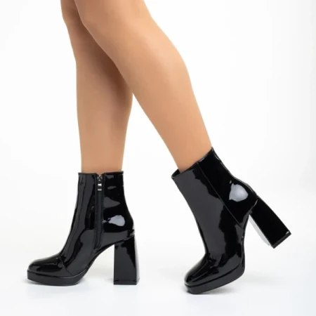 Rosalita fekete női bokacsizma, lakkozott műbőrből készült