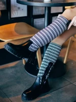 Migdalia fekete fehér női csizma ökológiai bőrből és textil anyagból