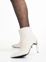 Estela fehér női bokacsizma, textil anyagból készült