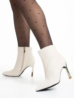 Estela fehér női bokacsizma, textil anyagból készült