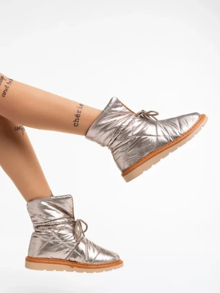 Zurine pezsgő színű, női csizma, textil anyagból