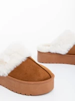 Delisia tevebarna női papucs textil anyagból