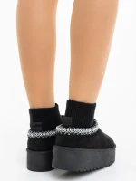 Zenona fekete női csizma textil anyagból