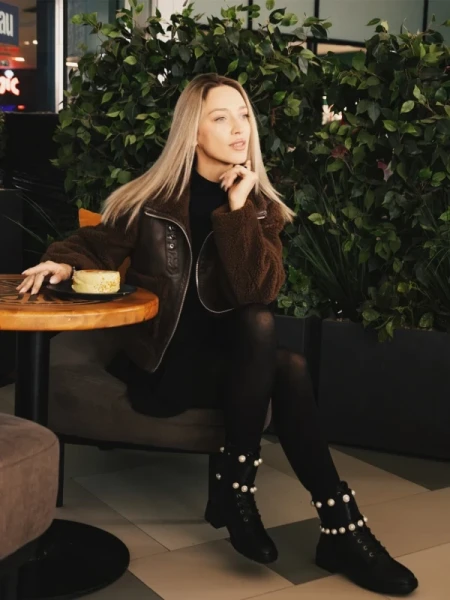 Veyda fekete női bakancs, műbőrből készült