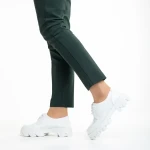 Tayla fehér alkalmi női cipő, lakkozott műbőrből készült