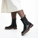 Verma fekete és barna női csizma, műbőrből készült