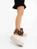 Zalinda világos bézs női csizma textil anyagból