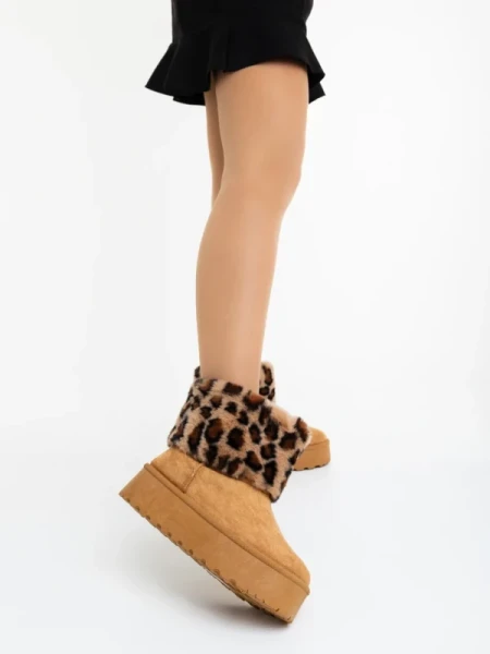 Zalinda tevebarna női csizma textil anyagból