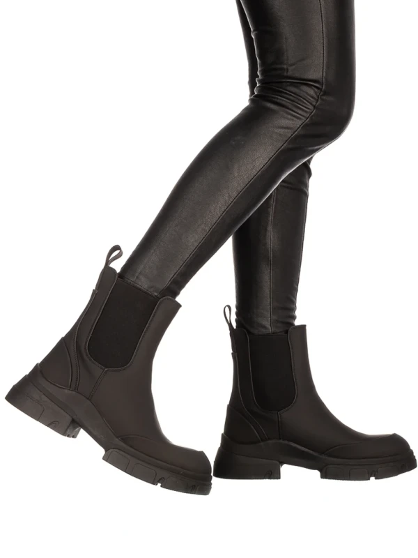 Fonni fekete női bakancs