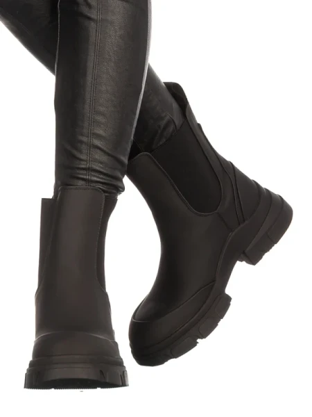 Fonni fekete női bakancs