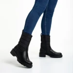 Micaela fekete női csizma, műbőrből és texttil anyagból készült