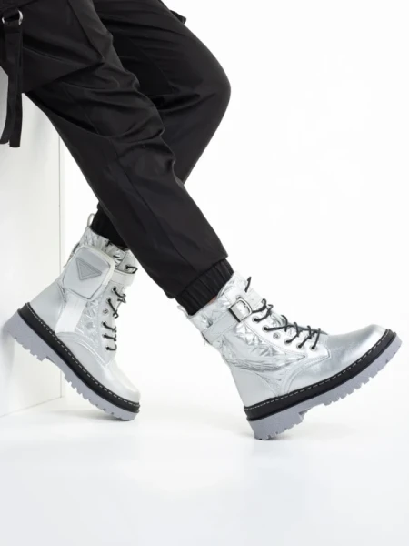 Vanissa ezüst női bakancs, műbőrből készült