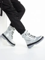 Vanissa ezüst női bakancs, műbőrből készült