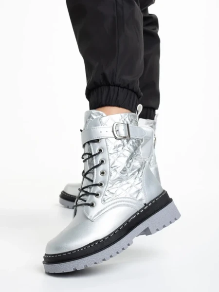 Vanissa ezüst női bakancs, műbőrből készült