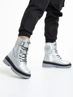 Vanissa ezüst női bakancs, műbőrből készült