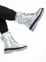 Vanissa ezüst női bakancs, műbőrből készült