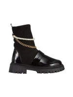 Caralyn fekete női csizma, lakkozott műbőrből és textil anyagból készült