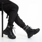 Valera fekete női csizma, műbőrből készült